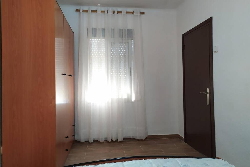 Una Llar Amb Vista A L'Ampolla Exteriör bild
